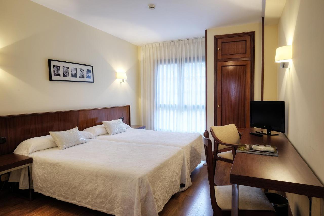 Hotel Y Apartamentos Arias Navia Δωμάτιο φωτογραφία