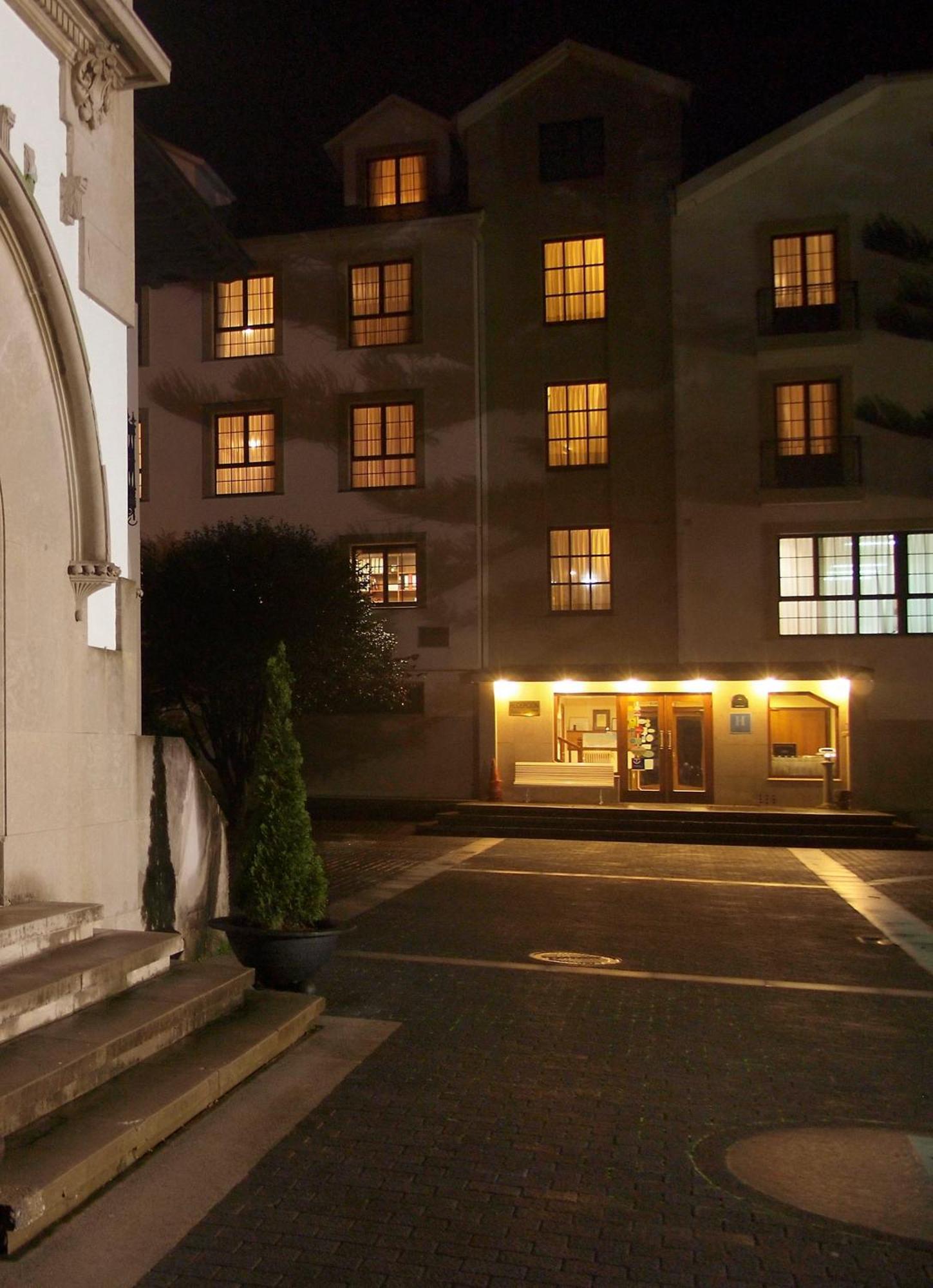 Hotel Y Apartamentos Arias Navia Εξωτερικό φωτογραφία
