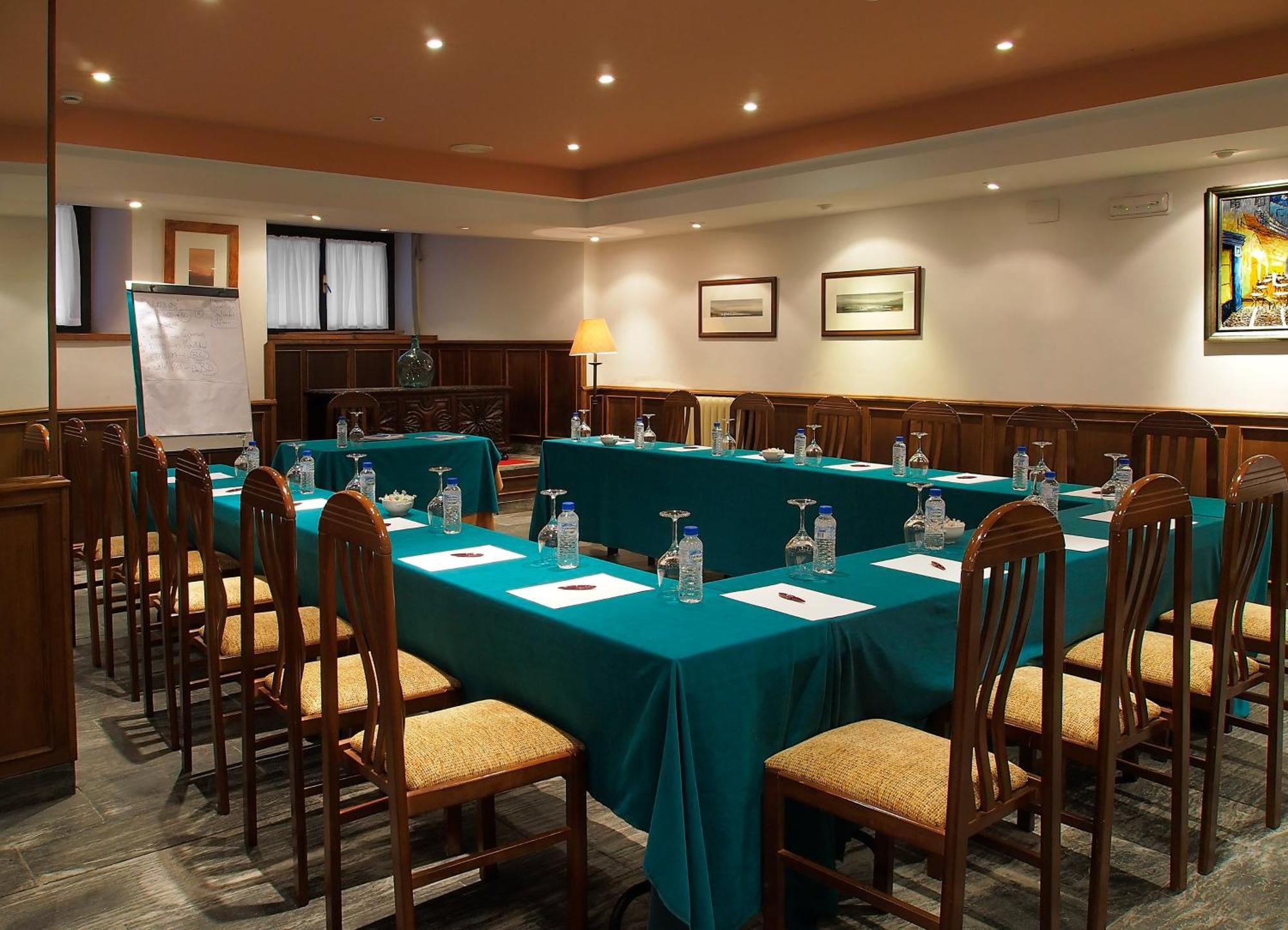 Hotel Y Apartamentos Arias Navia Εξωτερικό φωτογραφία