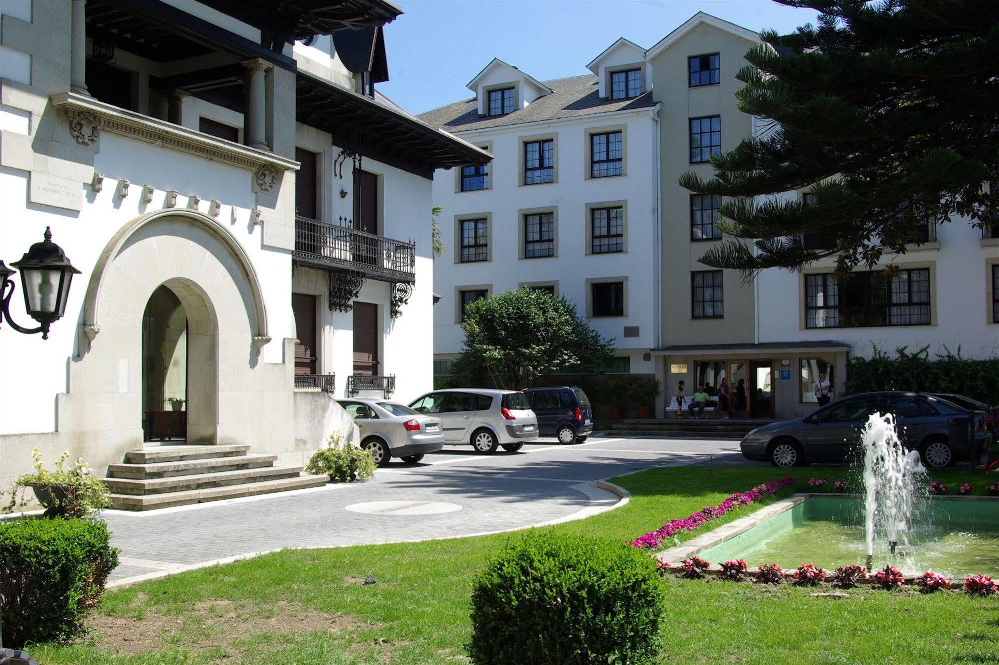 Hotel Y Apartamentos Arias Navia Εξωτερικό φωτογραφία