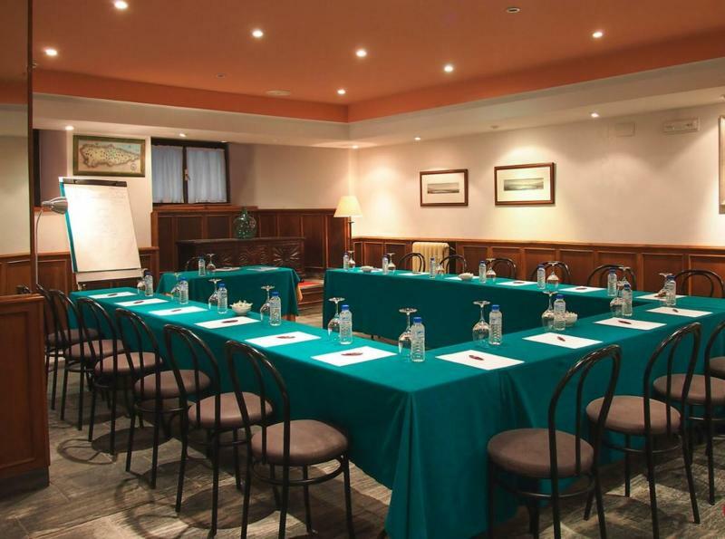 Hotel Y Apartamentos Arias Navia Εξωτερικό φωτογραφία