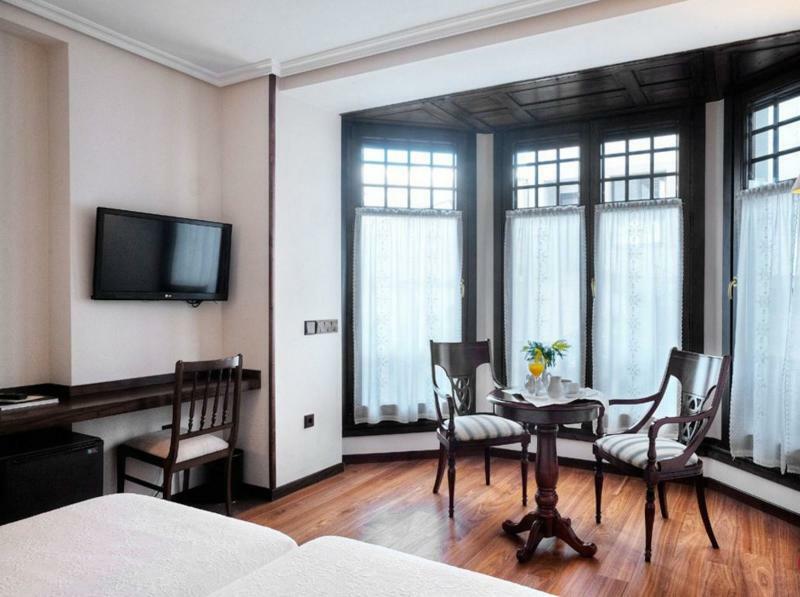 Hotel Y Apartamentos Arias Navia Εξωτερικό φωτογραφία